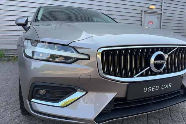 Volvo V60 (2021) thumbnail 4