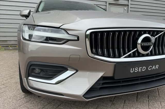 Volvo V60 (2021) thumbnail 4