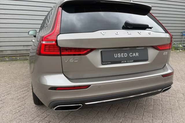 Volvo V60 (2021) thumbnail 5