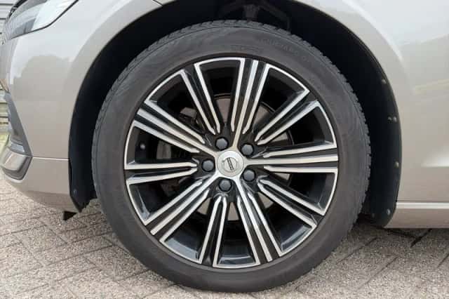 Volvo V60 (2021) thumbnail 6