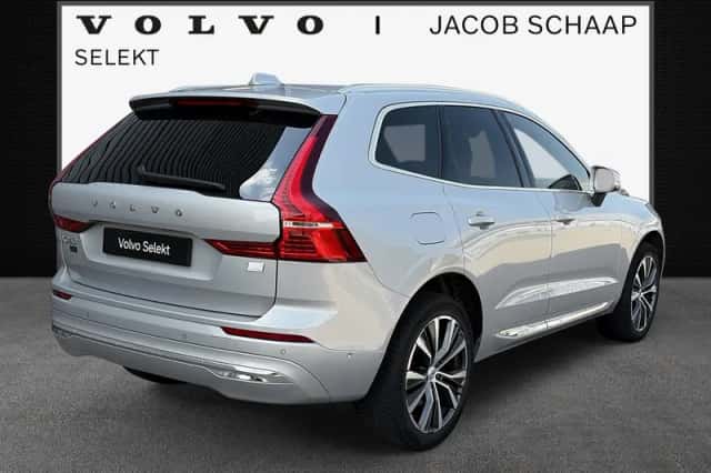Volvo XC60 (2022) thumbnail 2