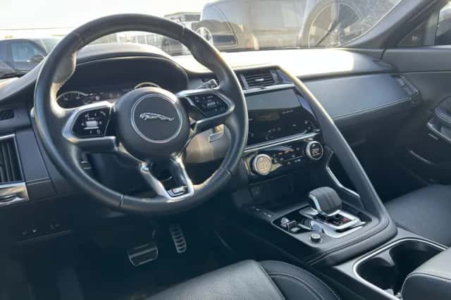 Jaguar E-Pace (2022) thumbnail 2