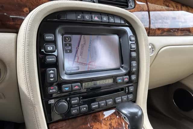 Jaguar XJ (2007) thumbnail 14