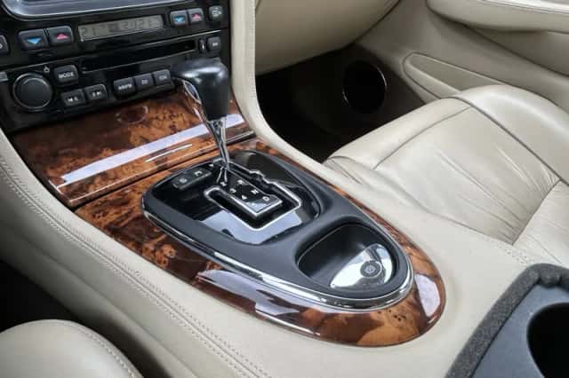 Jaguar XJ (2007) thumbnail 3