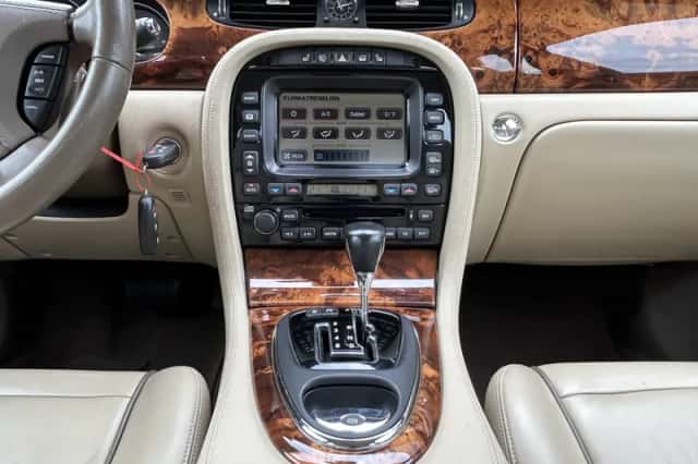 Jaguar XJ (2007) thumbnail 31