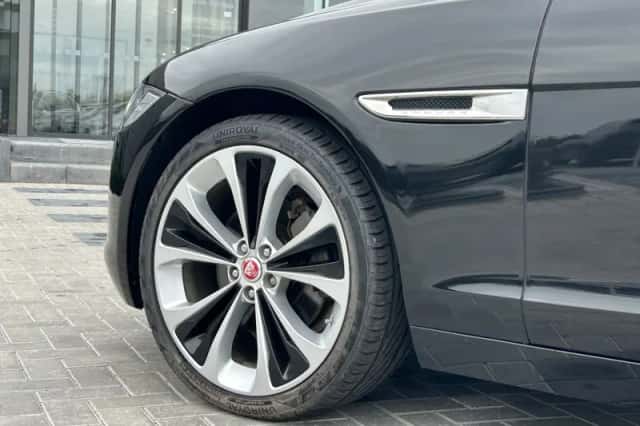 Jaguar XF (2018) thumbnail 18
