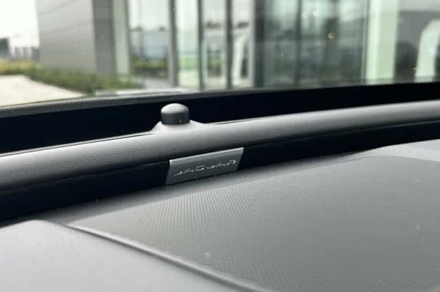 Jaguar XF (2018) thumbnail 23