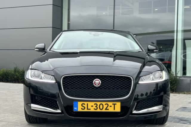Jaguar XF (2018) thumbnail 26