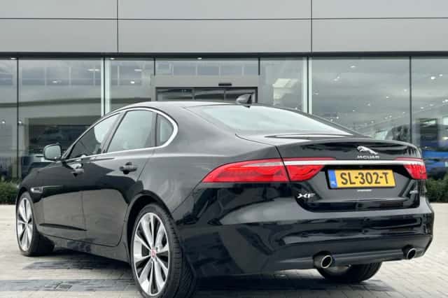 Jaguar XF (2018) thumbnail 5