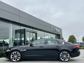 Jaguar XF (2018) thumbnail 9