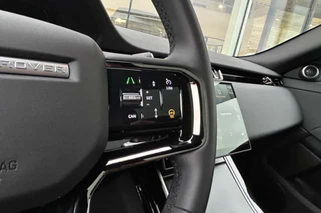 Land Rover Range Rover Evoque (2025) thumbnail 4