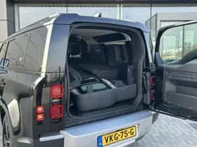 Land Rover Defender (2021) thumbnail 15