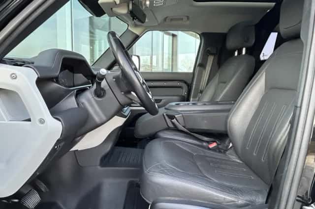 Land Rover Defender (2021) thumbnail 6