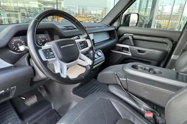 Land Rover Defender (2021) thumbnail 2