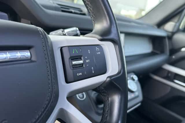 Land Rover Defender (2021) thumbnail 4