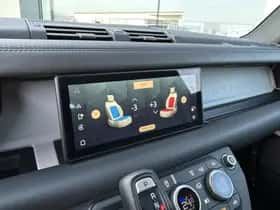 Land Rover Defender (2021) thumbnail 8