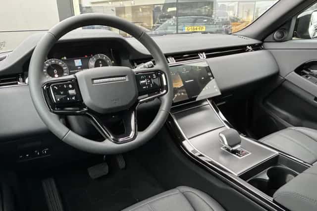 Land Rover Range Rover Evoque (2026) thumbnail 2