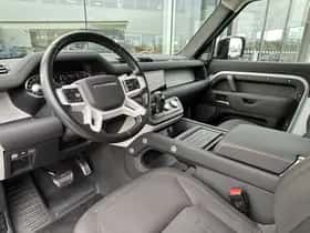 Land Rover Defender (2021) thumbnail 2