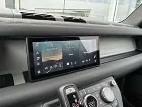 Land Rover Defender (2021) thumbnail 11