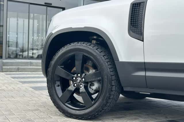Land Rover Defender (2021) thumbnail 23