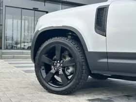 Land Rover Defender (2021) thumbnail 23
