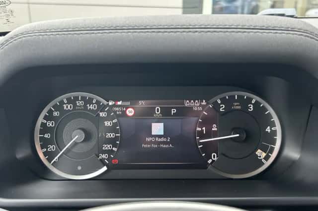 Land Rover Defender (2021) thumbnail 35