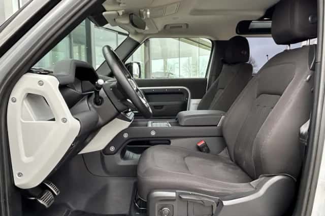 Land Rover Defender (2021) thumbnail 7