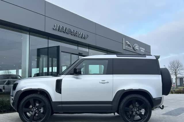 Land Rover Defender (2021) thumbnail 10