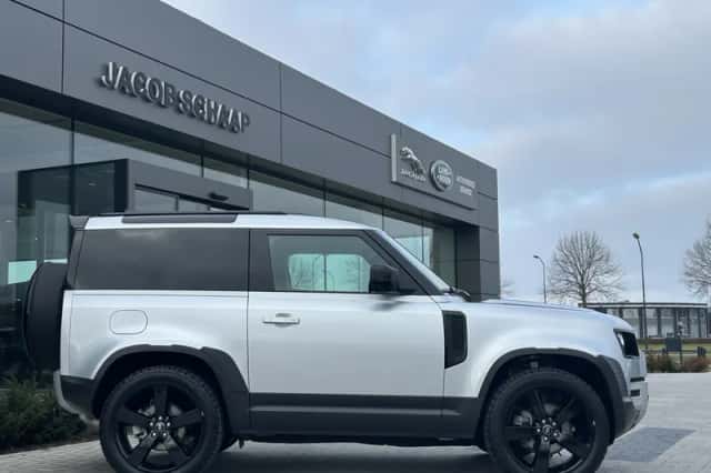 Land Rover Defender (2021) thumbnail 14
