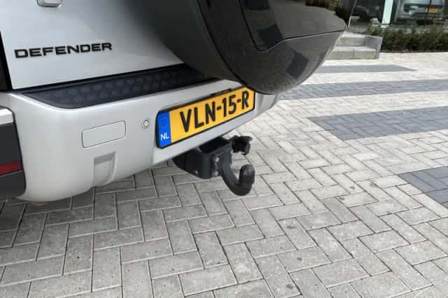 Land Rover Defender (2021) thumbnail 17