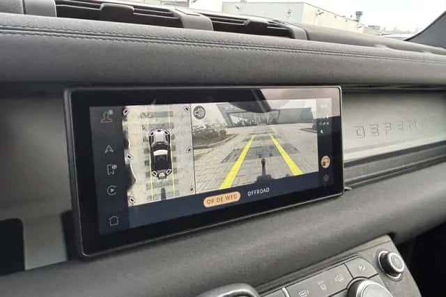 Land Rover Defender (2021) thumbnail 19