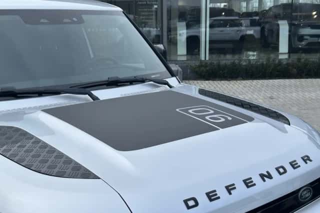 Land Rover Defender (2021) thumbnail 20