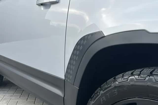 Land Rover Defender (2021) thumbnail 25