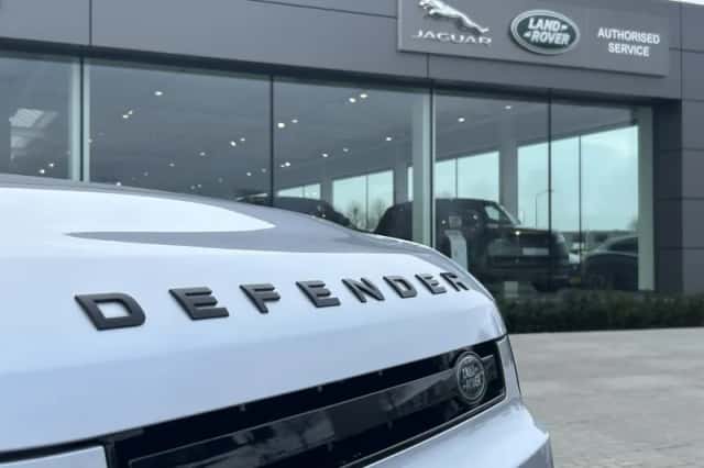 Land Rover Defender (2021) thumbnail 30