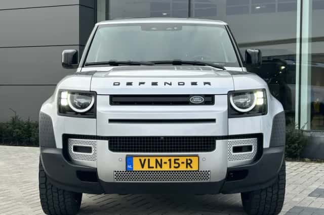 Land Rover Defender (2021) thumbnail 36