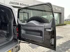 Land Rover Defender (2022) thumbnail 17