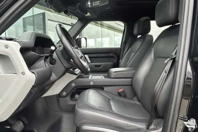 Land Rover Defender (2022) thumbnail 6
