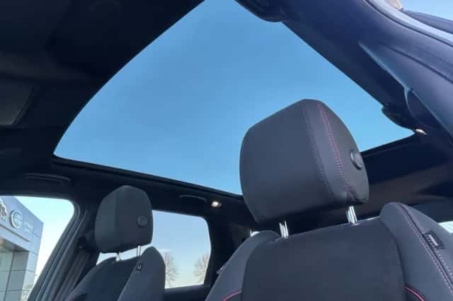 Land Rover Discovery Sport (2022) thumbnail 15