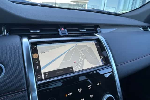 Land Rover Discovery Sport (2022) thumbnail 25