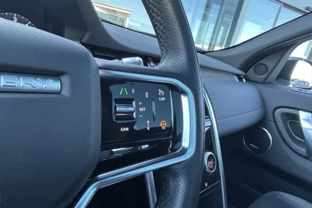 Land Rover Discovery Sport (2022) thumbnail 4