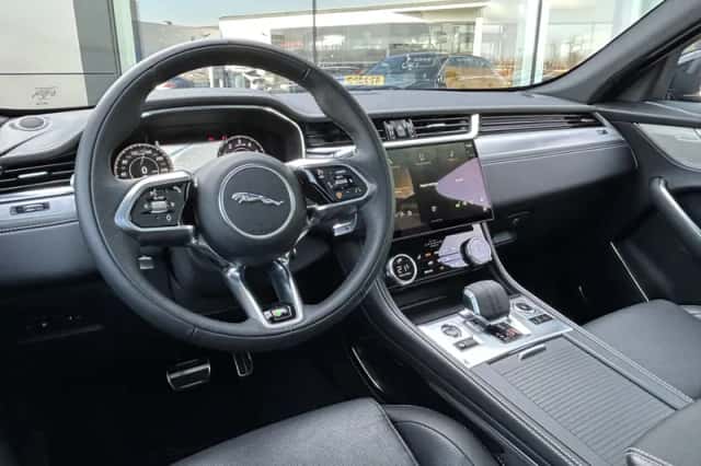 Jaguar F-Pace (2022) thumbnail 2