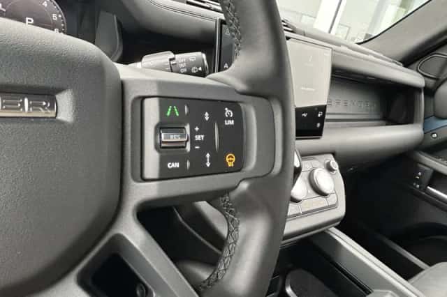 Land Rover Defender (2026) thumbnail 3
