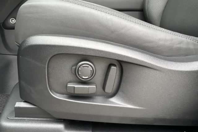 Land Rover Defender (2026) thumbnail 6