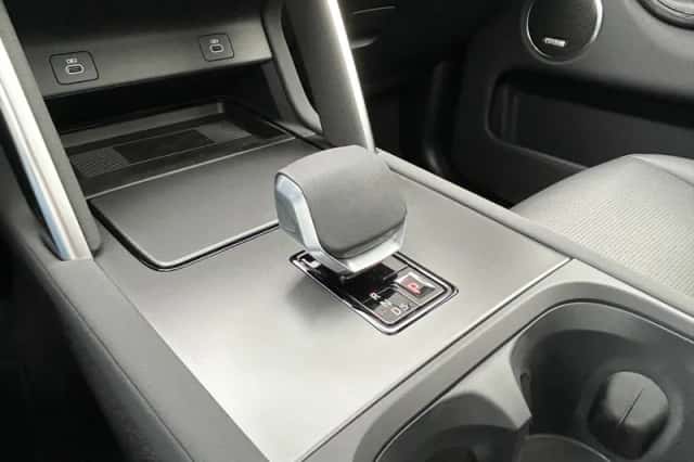 Land Rover Discovery Sport (2026) thumbnail 3