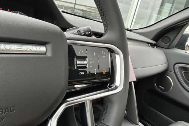 Land Rover Discovery Sport (2026) thumbnail 4