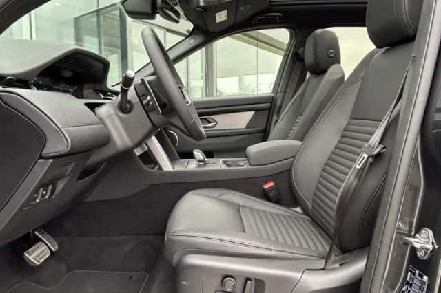 Land Rover Discovery Sport (2026) thumbnail 6