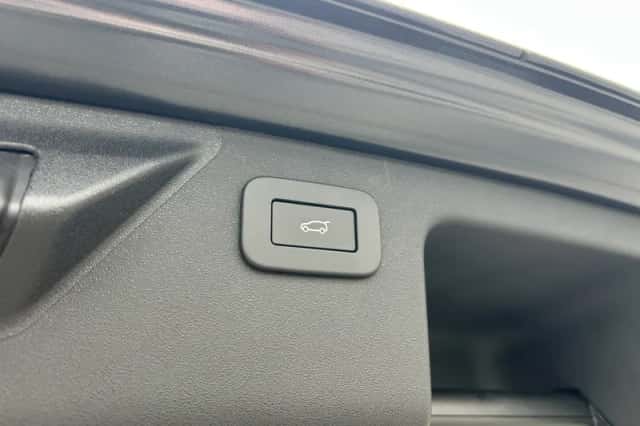 Land Rover Discovery Sport (2026) thumbnail 18