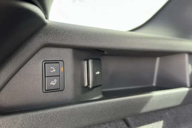Land Rover Discovery Sport (2026) thumbnail 21