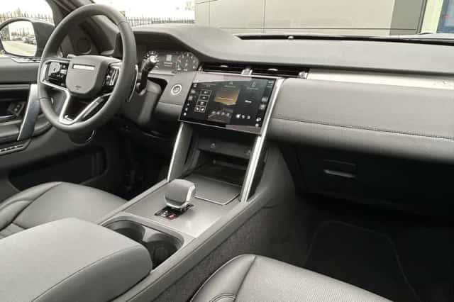 Land Rover Discovery Sport (2026) thumbnail 33