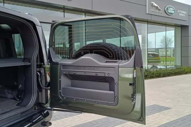 Land Rover Defender (2026) thumbnail 18